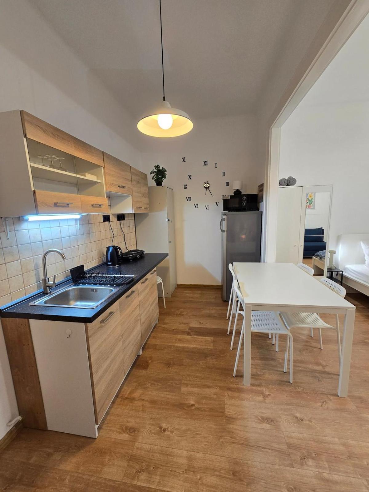 Margalit 15 - Cosy In Pannonia Street Апартаменти